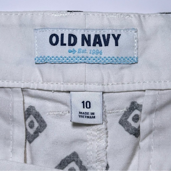Old Navy Geometric Chino Shortie Shorts Black White Women’s 10 EUC - Picture 2 of 16